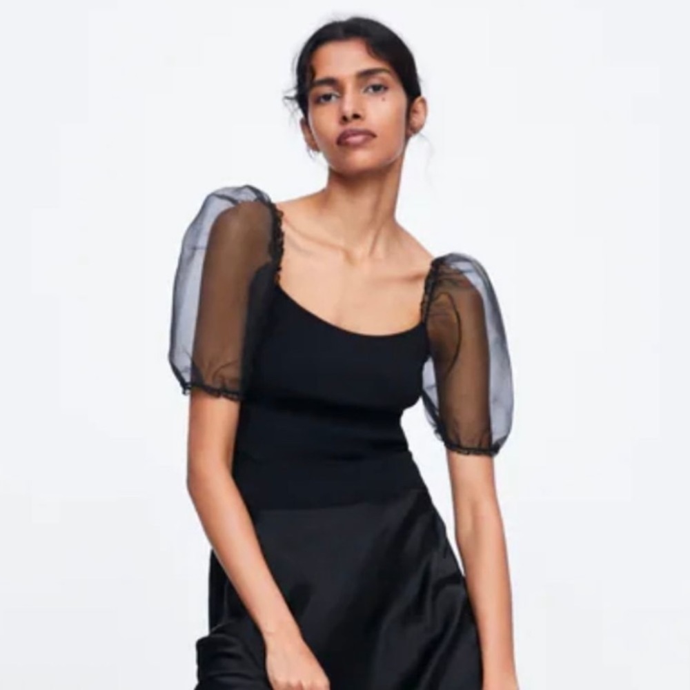 ZARA ORGANZA SHORT SLEEVE TOP RIBBED KNIT MATERIAL WITH SQUARE NECKLINE BLACK